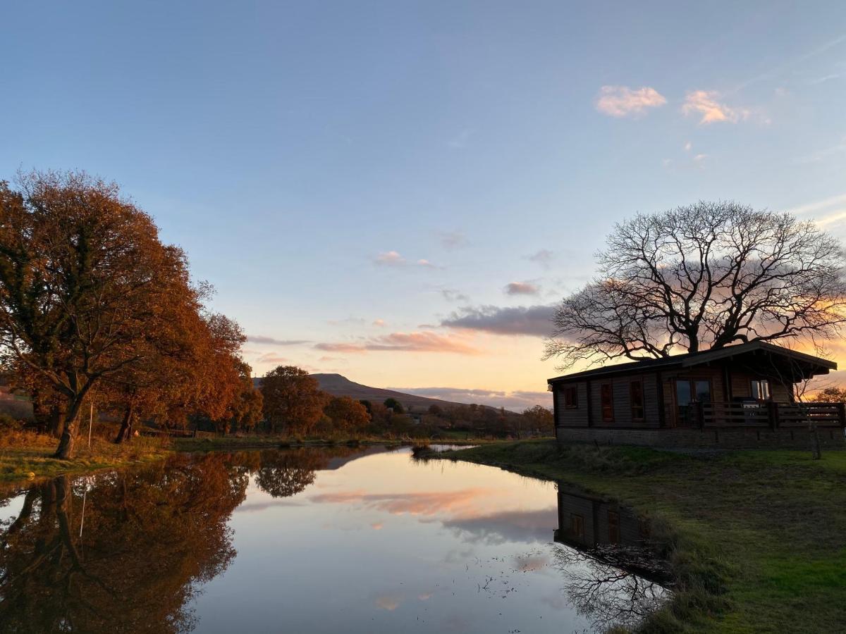 Redwood Lodge ラドロー エクステリア 写真