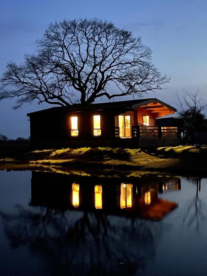 Redwood Lodge ラドロー エクステリア 写真